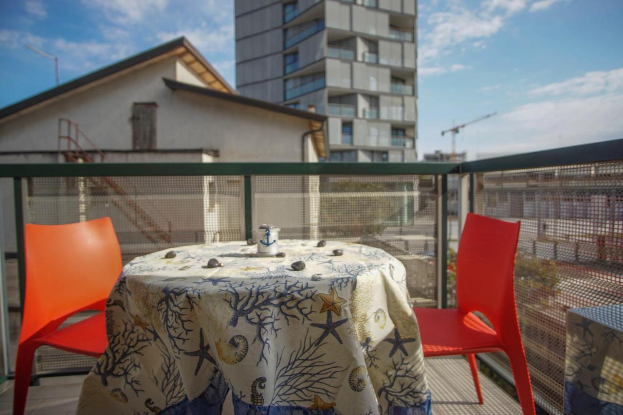 Quito Residence Movida E Spiaggia Лидо-ди-Езоло Экстерьер фото